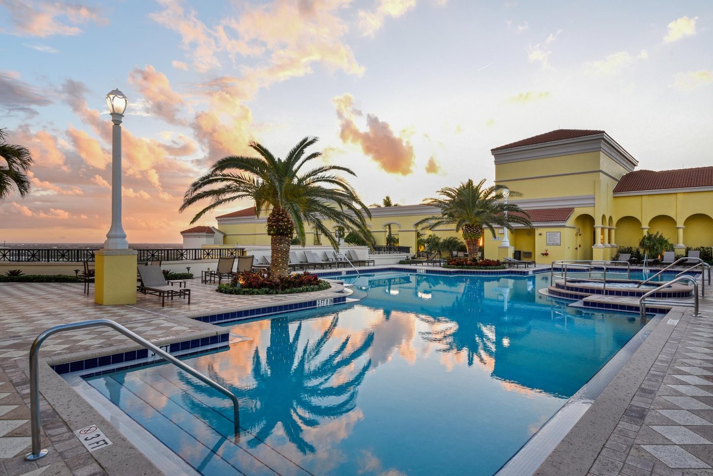 Resort-style commercial pool and spa maintained by TruBlue Pools of Palm Beach